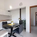 Дом отдыха 2 Bedroom Lovely In Kornati Koromacna