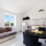 2 Bedroom Lovely In Kornati Дом отдыха