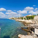 Дом отдыха 2 Bedroom Lovely In Kornati