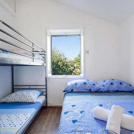 2 Bedroom Lovely In Kornati 펜션 *