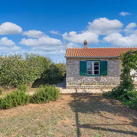 2 Bedroom Lovely In Kornati Vikendica Koromacna