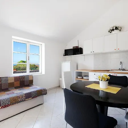 2 Bedroom Lovely In Kornati Vikendica