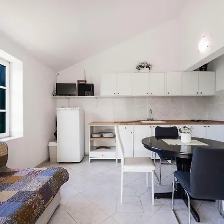 Hébergement de vacances 2 Bedroom Lovely In Kornati Koromašna