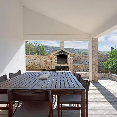 2 Bedroom Lovely In Kornati