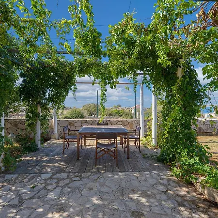 2 Bedroom Lovely In Kornati 펜션