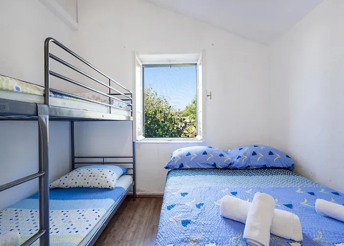2 Bedroom Lovely In Kornati Hébergement de vacances *