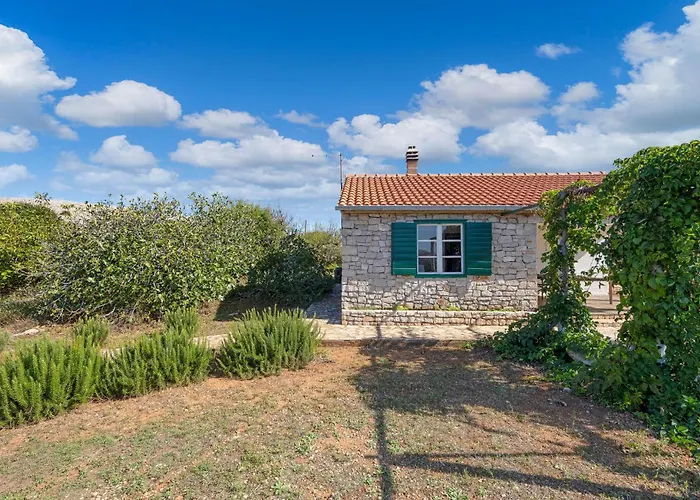 2 Bedroom Lovely In Kornati Ferienhaus Koromašna