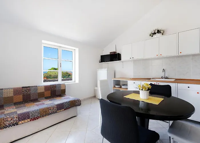 2 Bedroom Lovely In Kornati Casa de Férias