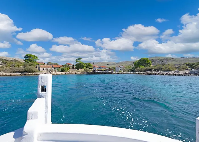 2 Bedroom Lovely In Kornati Hébergement de vacances