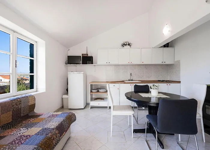 Casa de Férias 2 Bedroom Lovely In Kornati Koromašna