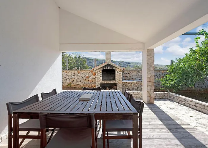 2 Bedroom Lovely In Kornati