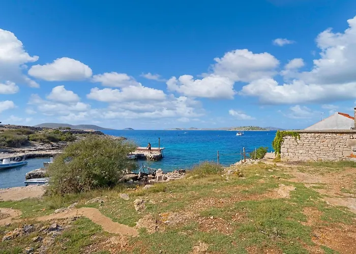 Hébergement de vacances 2 Bedroom Lovely In Kornati Koromašna