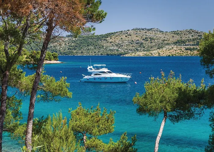 2 Bedroom Lovely In Kornati Casa de Férias